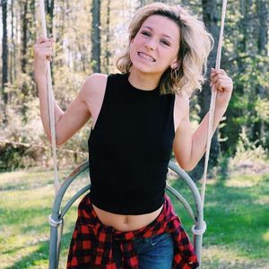 Meet your Posher, Ella